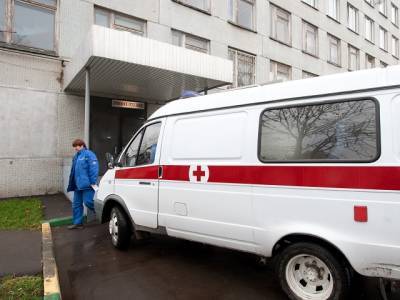 В Челябинске автомобилистка сбила ребенка во дворе дома