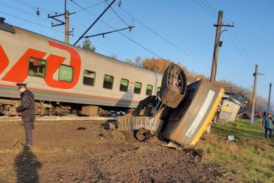 КамАЗ столкнулся с пассажирским поездом в Пензенской области