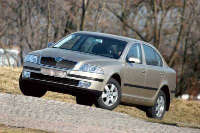 Які авто не старше 2000 року випуску можна купити в Україні за $8000