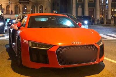 Спорткар Audi R8 разорвало на куски в ДТП в Москве: водитель погиб