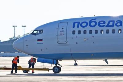 Самолет авиакомпании «Победа» столкнулся с заправщиком в аэропорту Астрахани