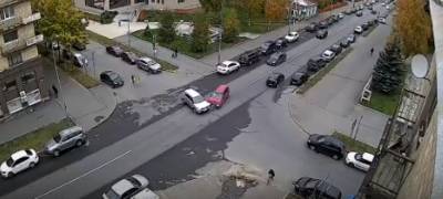 Нелепая авария произошла в центре Петрозаводска (ВИДЕО)
