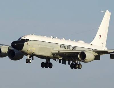 Британский самолёт-разведчик четыре часа кружил у российских границ