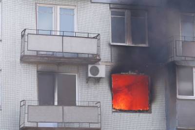 Петербурженку госпитализировали после пожара в коммуналке на улице Жени Егоровой