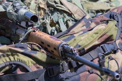 Снайперские учения по стрельбе из движущихся автомобилей прошли в Ленобласти