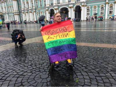 «Потому что гей»: в СПбГУ студента выгнали из ансамбля из-за ориентации