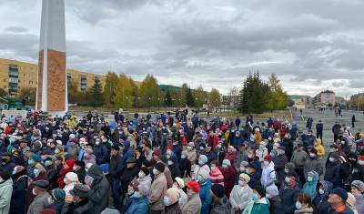 Жители Учалов вышли на сход против оптимизации больницы, несмотря на визит Забелина