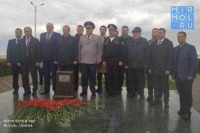В Каспийске заложили первый камень будущего мемориала памяти воинам-дагестанцам, труженикам тыла, павшим и пропавшим без вести на фронтах ВОВ