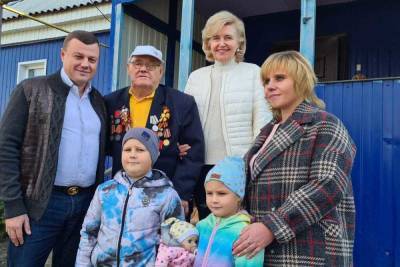 Александр Никитин в День пожилых людей навестил ветерана-блокадника из Мучкапа