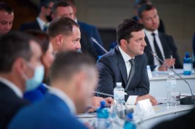 Зеленский объяснил инициативу отставки спикера Рады разногласиями Разумкова с партией по ряду законов