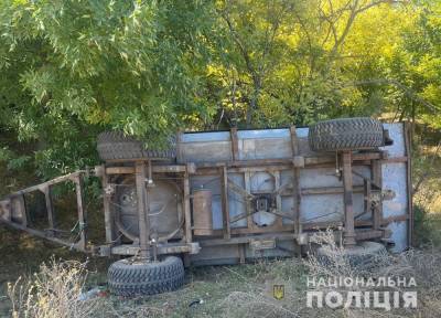 Под Одессой перевернулся трактор с детьми в прицепе: один ребенок умер, водитель сбежал