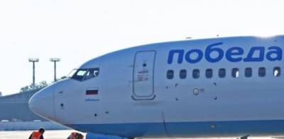 В российском аэропорту самолет столкнулся с топливозаправщиком