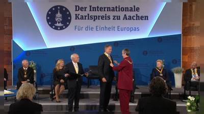 Президент Румынии Клаус Йоханнис получил Международную премию имени Карла Великого