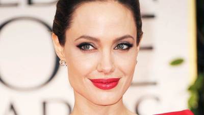 Анджелина Джоли вышла в свет со старшей дочкой