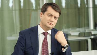 Депутаты собрали более 150 подписей за отставку Разумкова