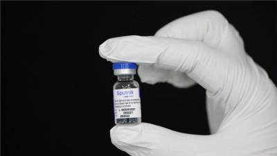 Глава Минздрава РФ: ВОЗ вскоре зарегистрирует вакцину «Спутник V»