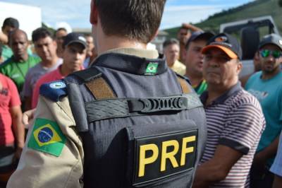 В Бразилии проходят демонстрации с требованием отставки Болсонару