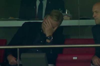 Куман закрыл глаза после гола Суареса в матче "Атлетико" - "Барселона". ВИДЕО