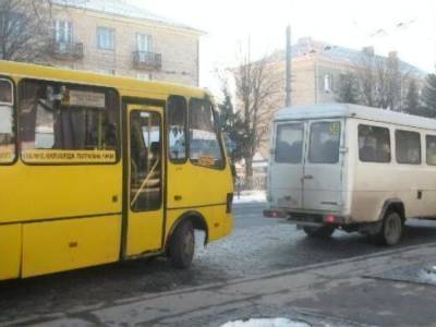 В Ровно хотели угнать маршрутку с пассажирами во время задержания подозреваемого в ограблении