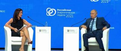 Журналистка, которая задавала Путину неудобные вопросы, вызвала фурор в мировых СМИ