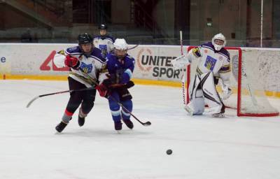 Четыре матча дальневосточного первенства по хоккею провели в Южно-Сахалинске