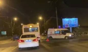 На Новоизмайловском легковушка столкнулась со скорой