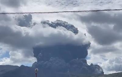 В Японии начал извергаться вулкан Асо