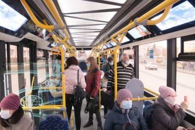 Глава дептранса Омска переложил контроль за QR-кодами в автобусах на Роспотребнадзор