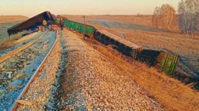 В Кемеровской области восемь вагонов с углем сошли с рельсов