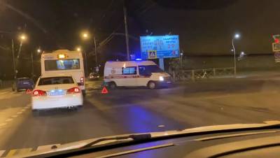 Иномарка "подрезала "скорую помощь на Новоизмайловском проспекте