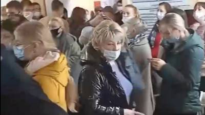 Воронежцы показали новое видео из прославившейся рекордными очередями поликлиники