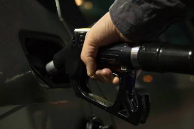Цены на бензин стали расти: в выгоде все, кроме простых россиян