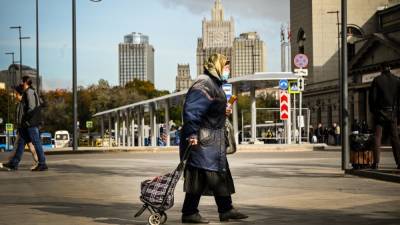 В Москве из-за COVID-19 вводят "домашний режим" для пожилых людей