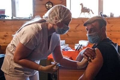 В еще одном российском регионе введут обязательную вакцинацию для части жителей