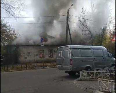 В центре Воронежа горел частный дом (ВИДЕО)