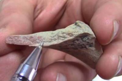 Археологи из Азова обнаружили необычный средневековый сосуд из двух сортов глины