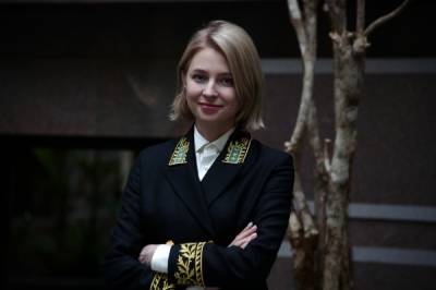 Поклонская опубликовала первое фото в дипломатическом кителе