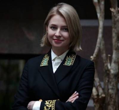 Наталья Поклонская показала форменный мундир посла