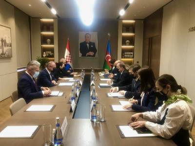 В Баку проходит встреча глав МИД Азербайджана и Хорватии в расширенном составе
