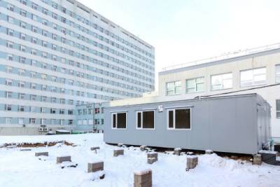 Сценарий коронакризиса в Латвии: модульные строения у больниц и армейский госпиталь