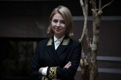 Наталья Поклонская опубликовала первую фотографию в дипломатическом мундире