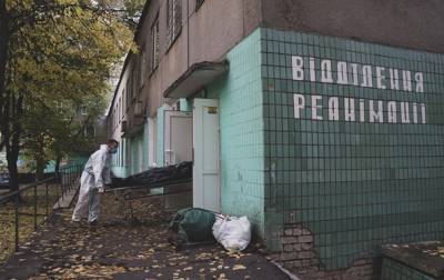 Нардеп заявил о двухчасовой очереди из катафалков в крематорий Киева