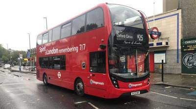 Мужчина с ножом напал на пассажиров автобуса в Лондоне