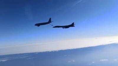 Российские Су-30 сопроводили бомбардировщики ВВС США над Чёрным морем — видео