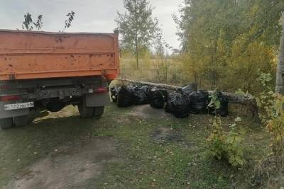 Почти 30 мешков мусора собрали мичуринские волонтёры у городского пруда