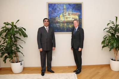 Посол Великобритании в Азербайджане посетил Бакинскую высшую школу нефти (ФОТО)
