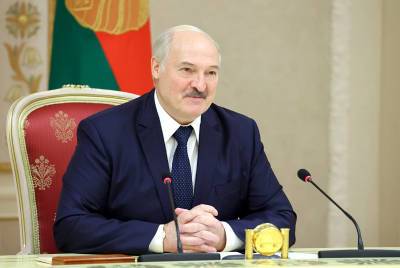 "Куда угодно уколемся": Лукашенко решил вакцинироваться от коронавируса