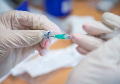 Число вакцинированных от коронавируса в Петербурге превысило 1,8 млн