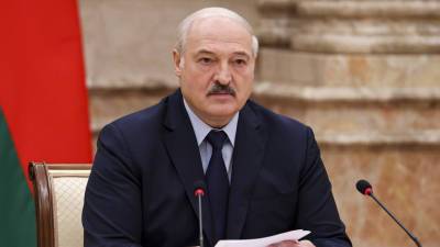 Лукашенко заявил о желании привиться от COVID-19 белорусской вакциной