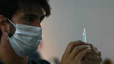 В ЮАР запросили дополнительную информацию о вакцине "Спутник V"